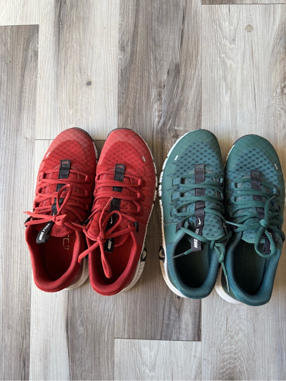 Nike Metcon in Red and Green